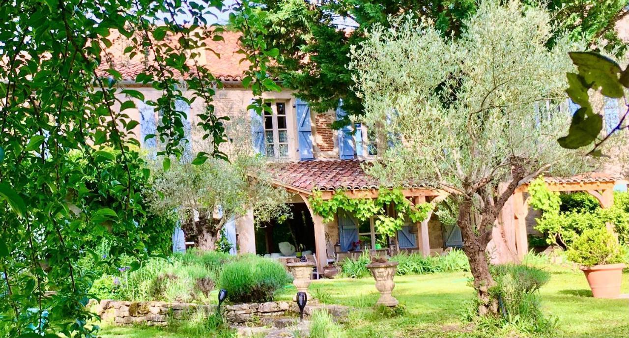 Le Relais Des Anges Bed & Breakfast Mercues Exterior photo