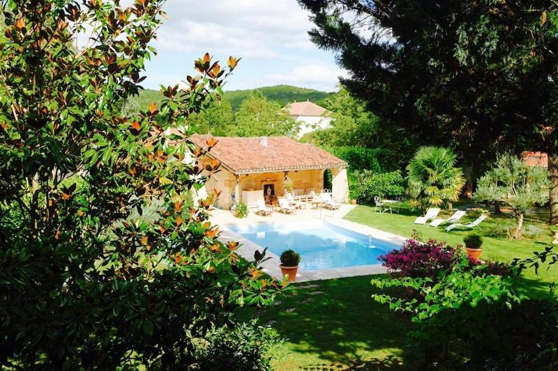 Le Relais Des Anges Bed & Breakfast Mercues Exterior photo