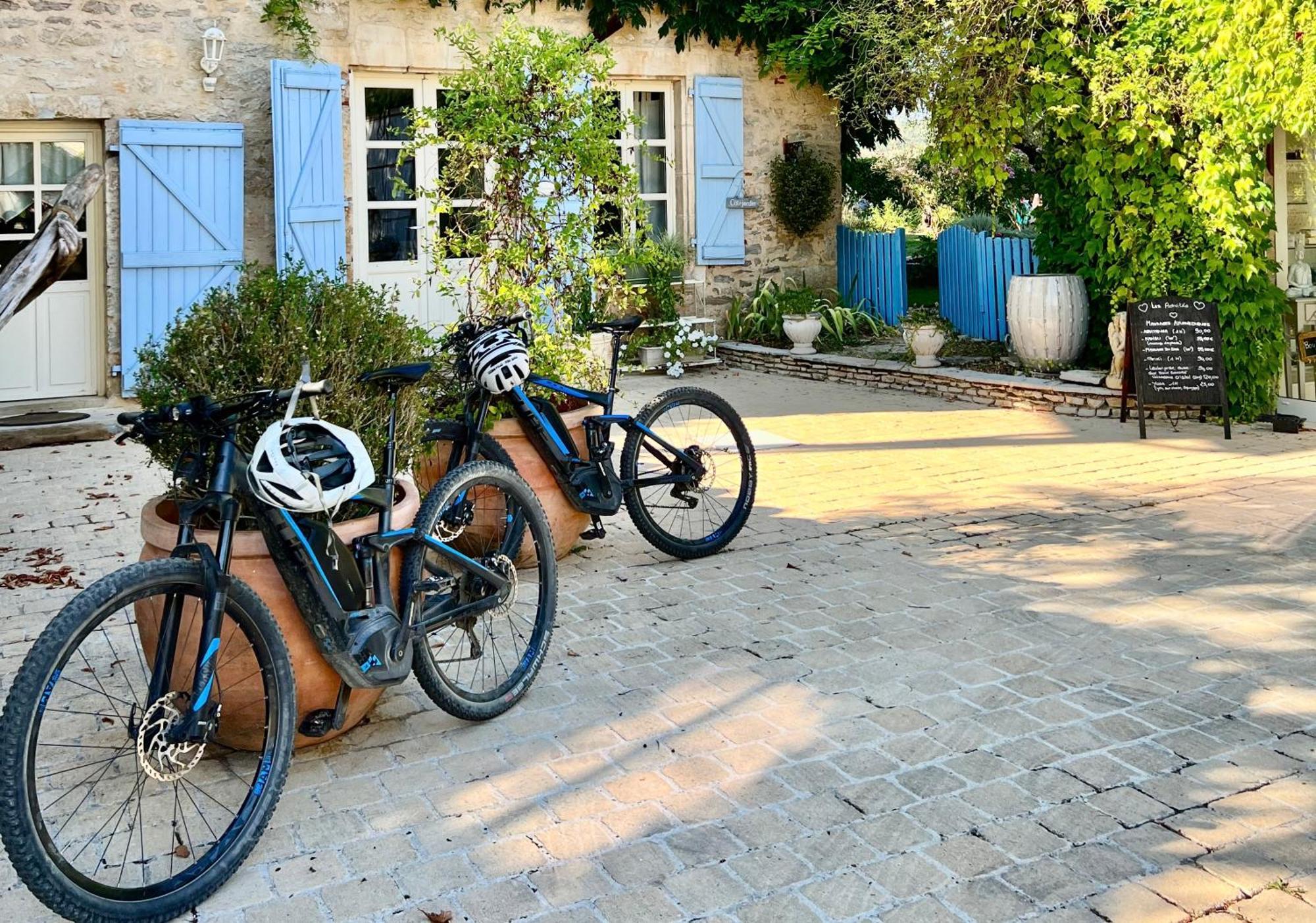 Le Relais Des Anges Bed & Breakfast Mercues Exterior photo