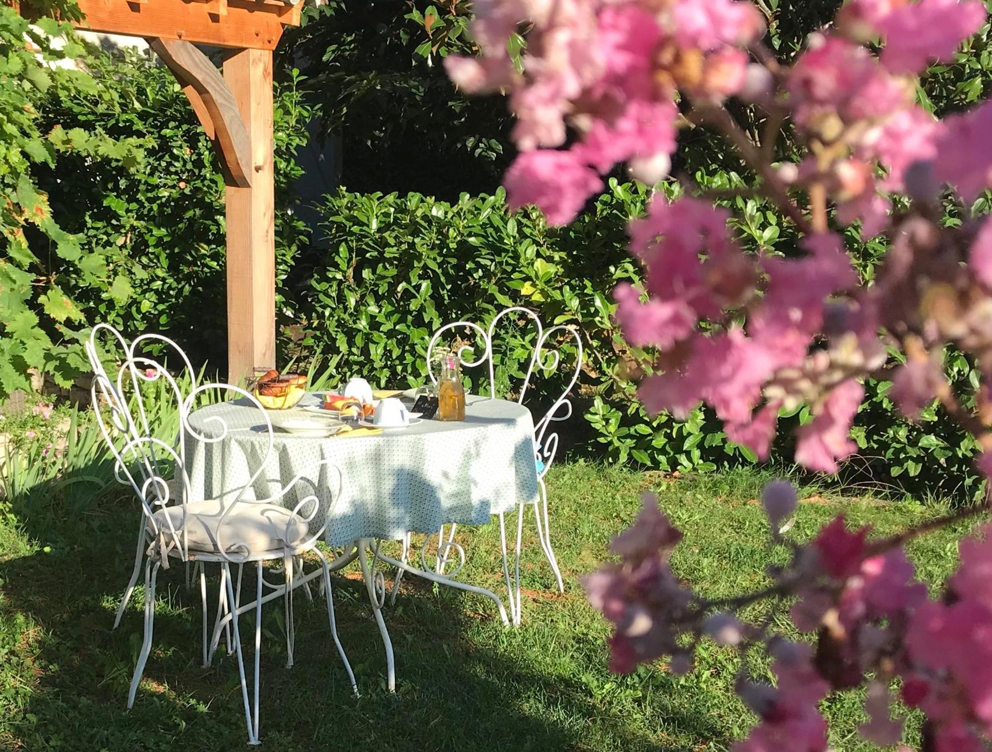 Le Relais Des Anges Bed & Breakfast Mercues Exterior photo