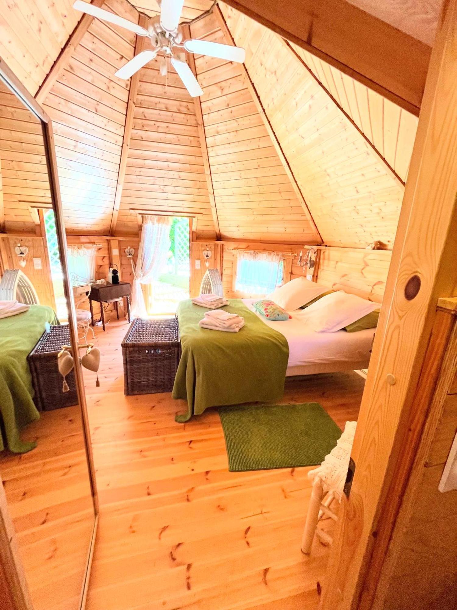 Le Relais Des Anges Bed & Breakfast Mercues Exterior photo