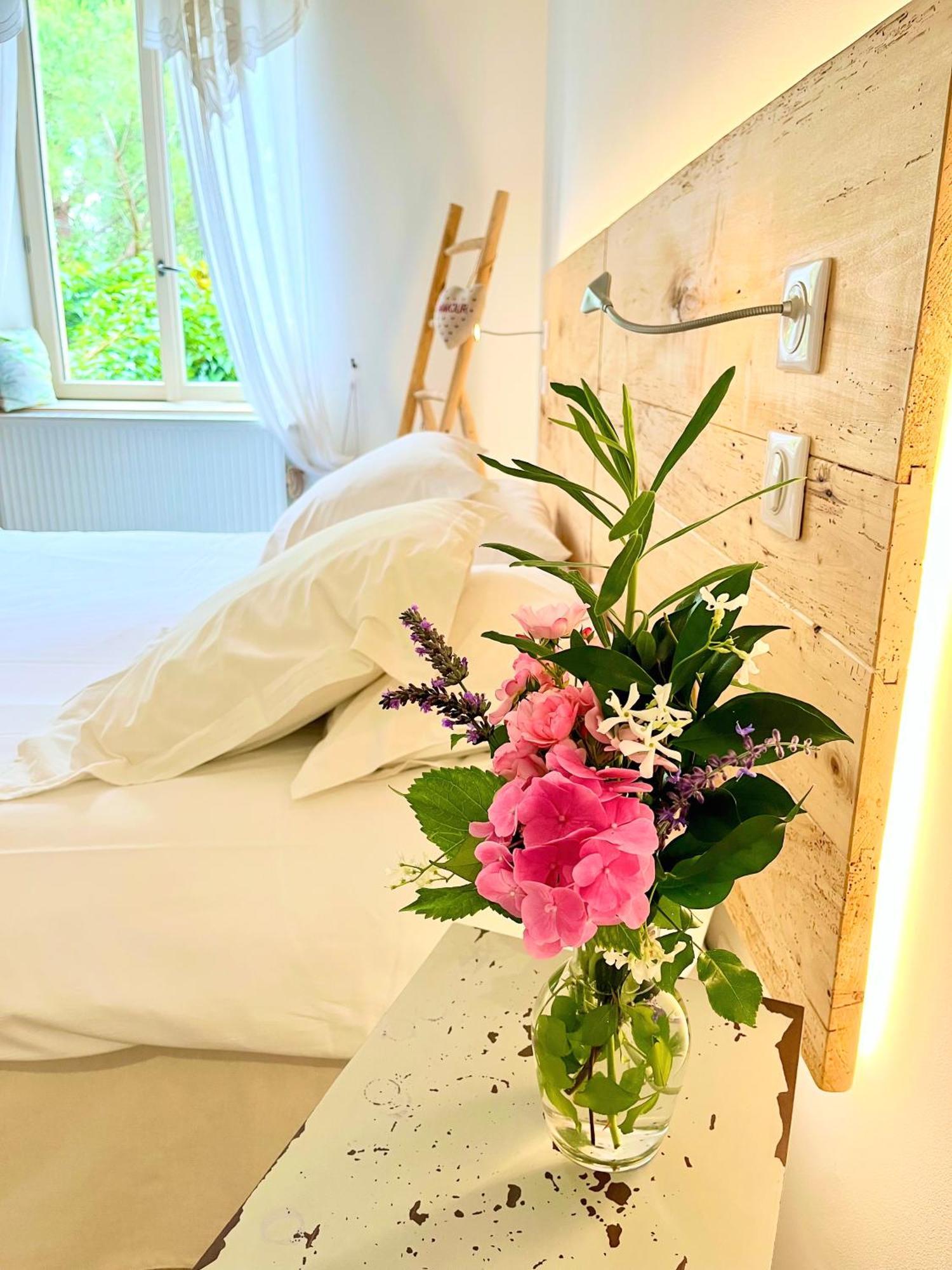 Le Relais Des Anges Bed & Breakfast Mercues Exterior photo