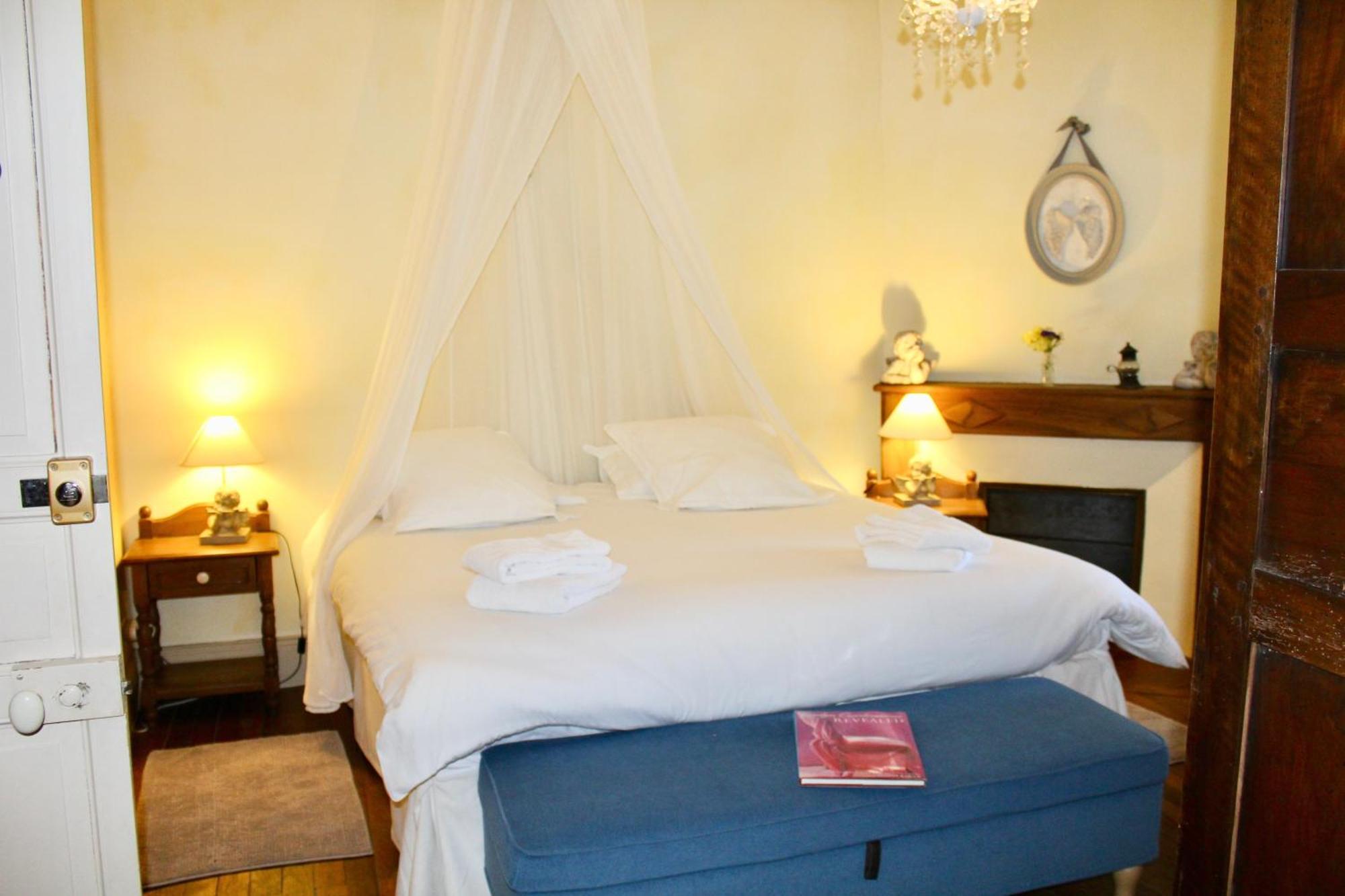 Le Relais Des Anges Bed & Breakfast Mercues Exterior photo