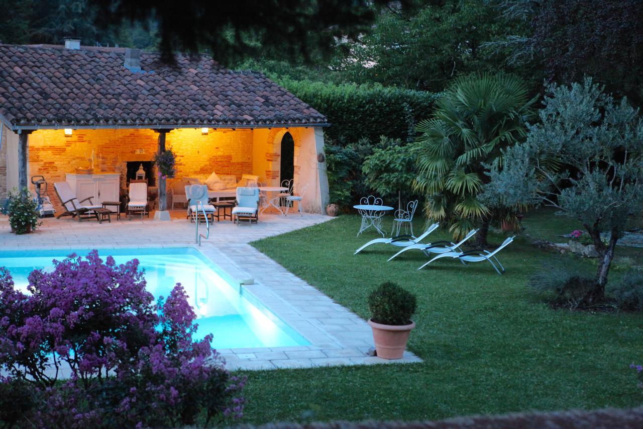 Le Relais Des Anges Bed & Breakfast Mercues Exterior photo