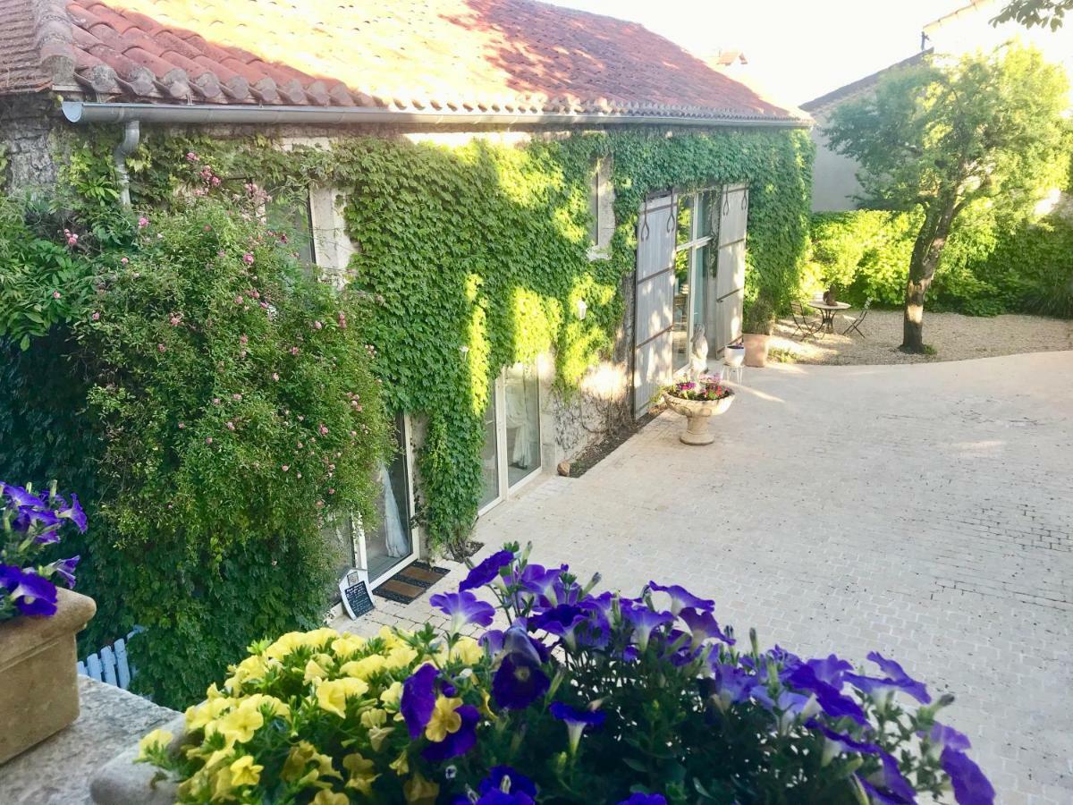 Le Relais Des Anges Bed & Breakfast Mercues Exterior photo