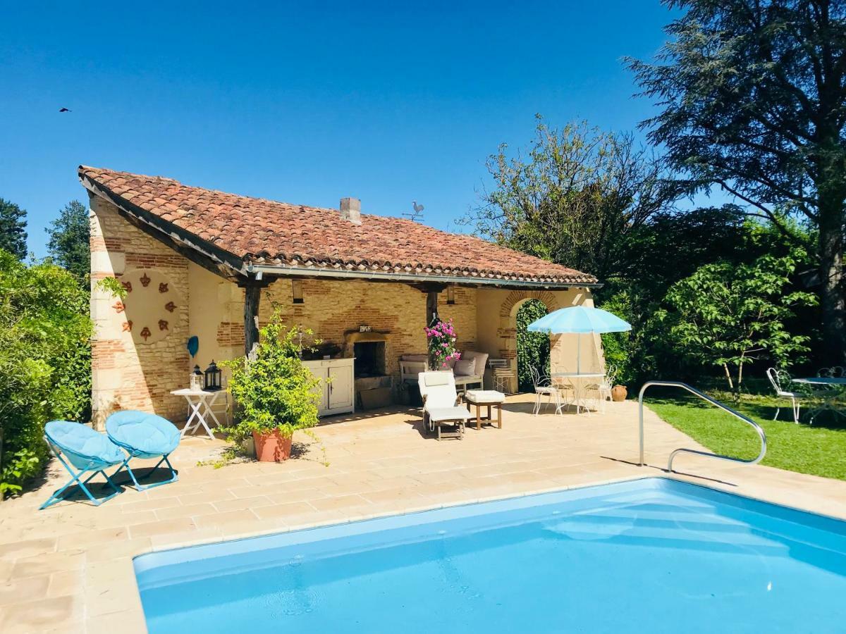 Le Relais Des Anges Bed & Breakfast Mercues Exterior photo